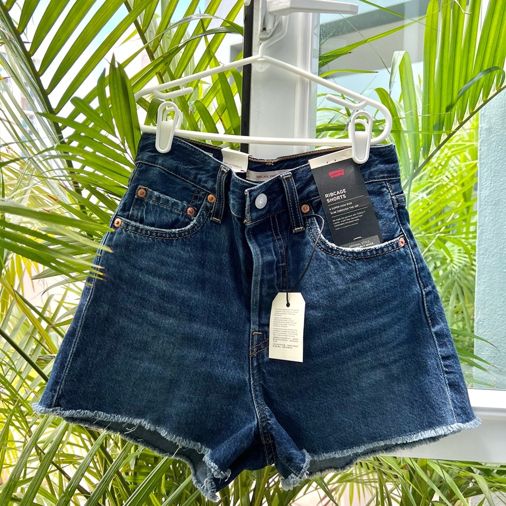 Levis ribcage high waisted shorts